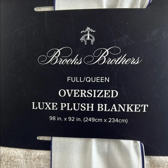 Brooks Brothers Oversized Plush Blanket in Cream - Picture 5 of 7